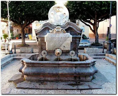 Fontana degli Otto Cannoli