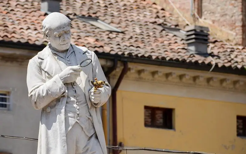 Monumento a Lazzaro Spallanzani