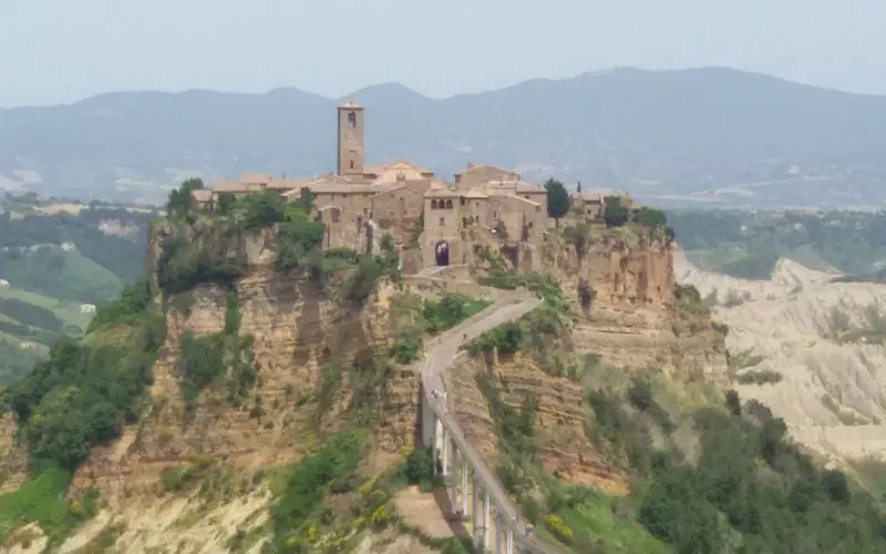 10 Impresionantes Lugares que Ver en Civita di Bagnoregio: Descubre los Secretos de la Ciudad Desvaneciente