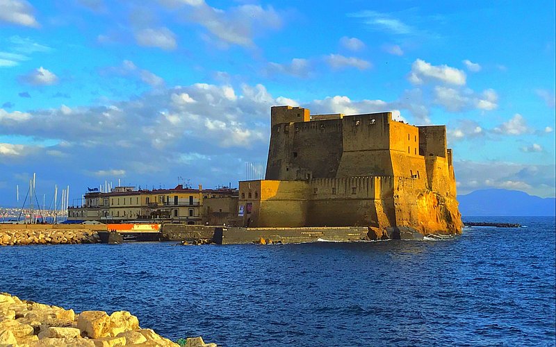 Descubre los impresionantes castillos de Nápoles: Una inmersión en la riqueza histórica de la ciudad