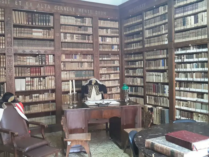 Biblioteca Comunale Eustachio Rogadeo