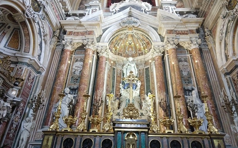 Descubre la majestuosidad de la Iglesia Gesù Nuovo en Nápoles