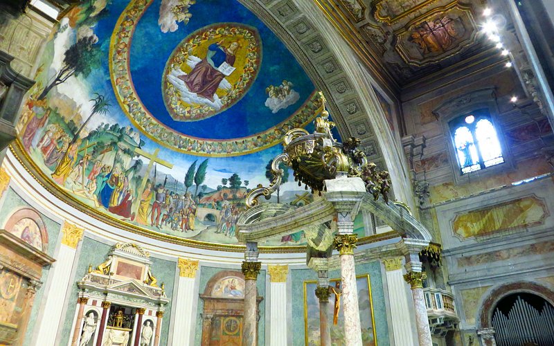 Descubriendo la Basilica di Santa Croce in Gerusalemme: Arte y Reliquias
