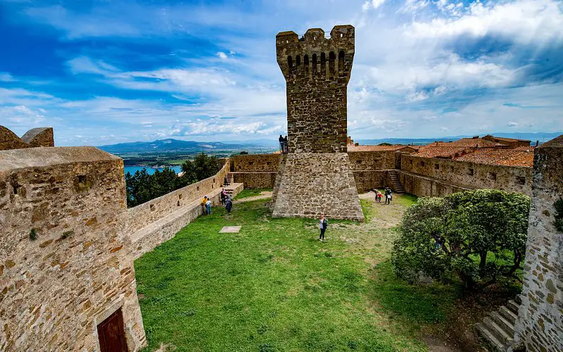 Torre Medievale e Rocca Degli Appiani