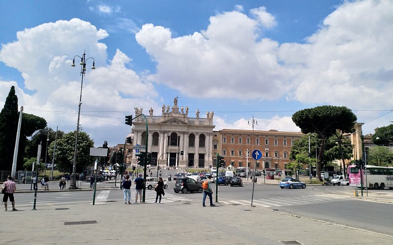 Descubre la historia de la Porta San Giovanni en Roma