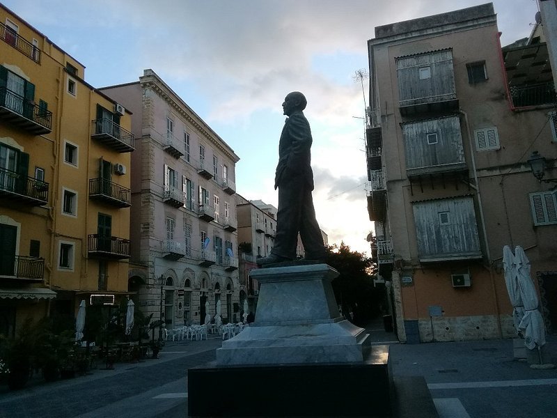 Monumento a Luigi Pirandello