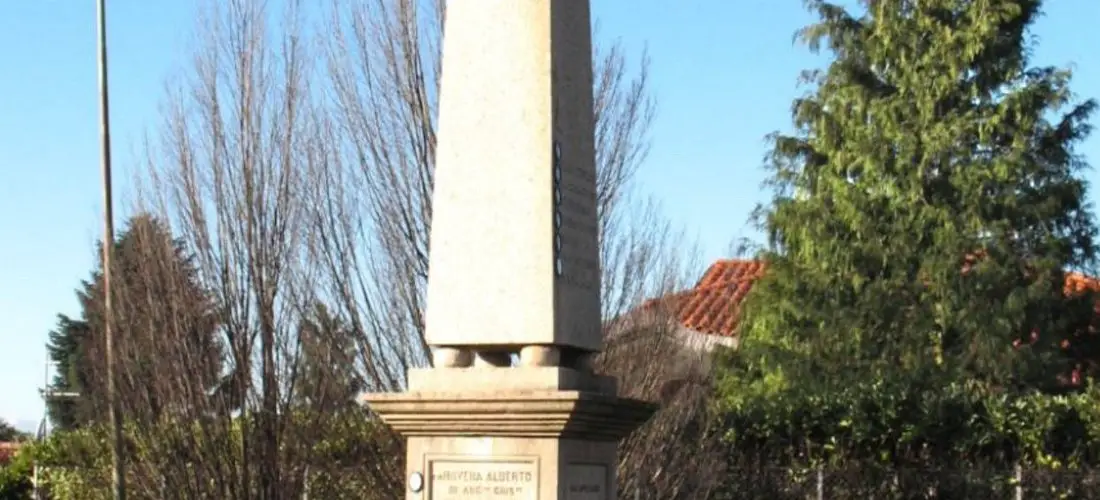 Monumento ai Caduti di Oltrona