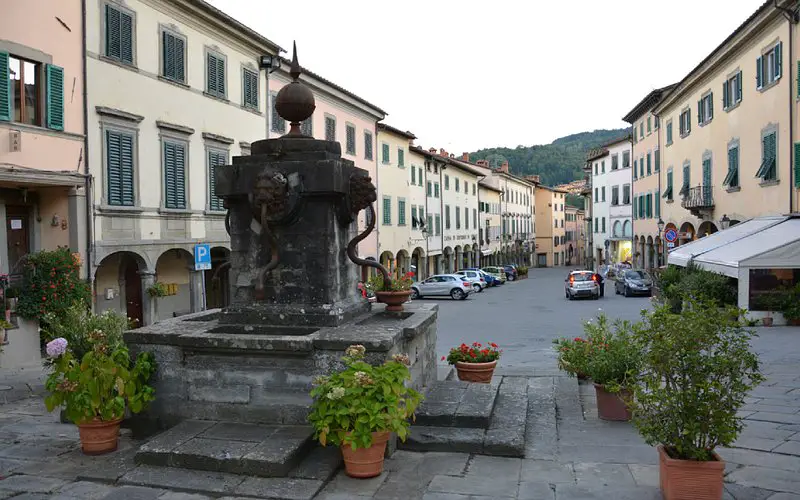 Piazza Tanucci (La Piazza del Ciclone)