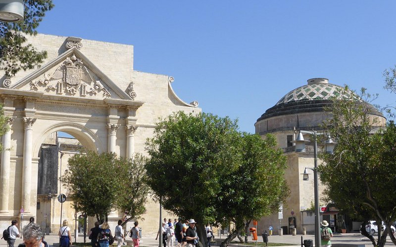 Explorando Porta Napoli: Puerta hacia la historia de Lecce