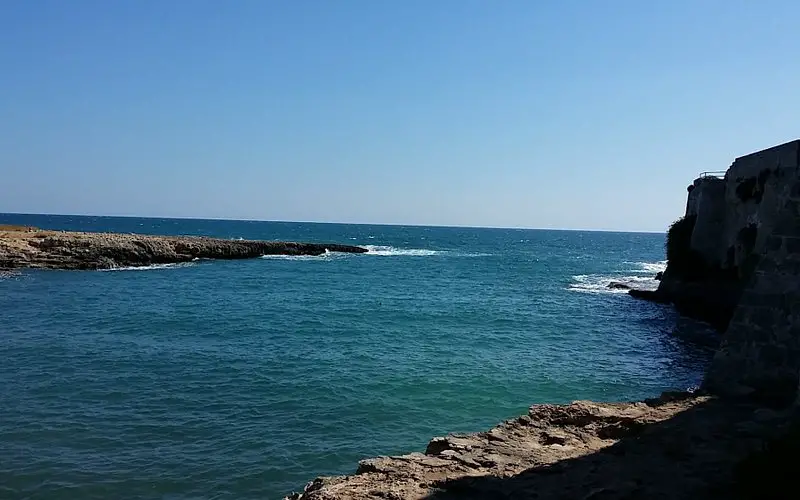 Porto Ghiacciolo Beach: Una joya costera para disfrutar del verano