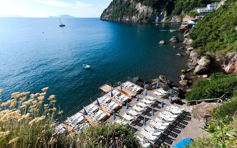 La Spiaggia e la Baia di Cartaromana