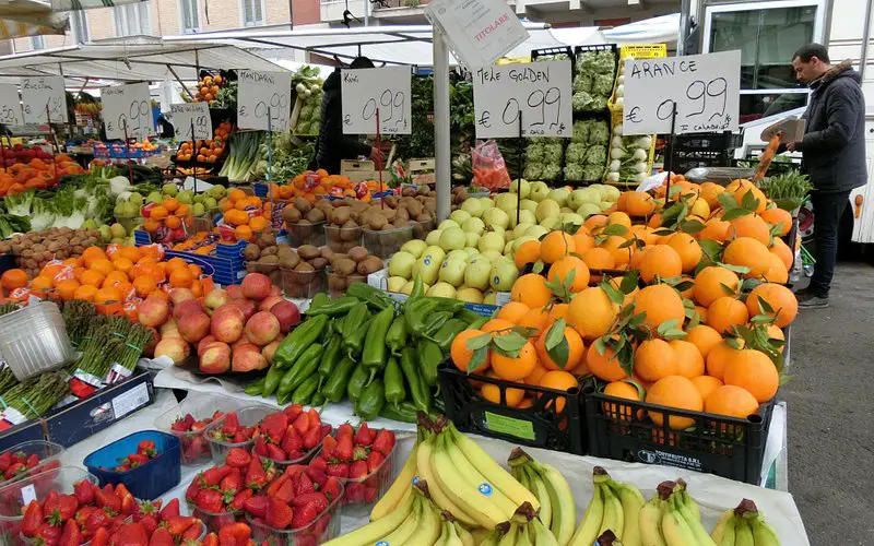 Viale Papiniano Market