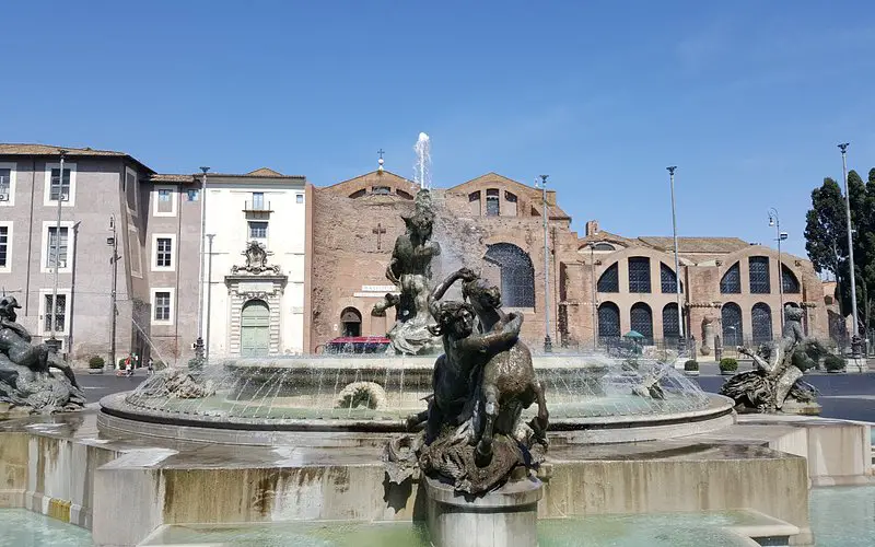Descubre la Fontana delle Naiadi en la Plaza de la República de Roma