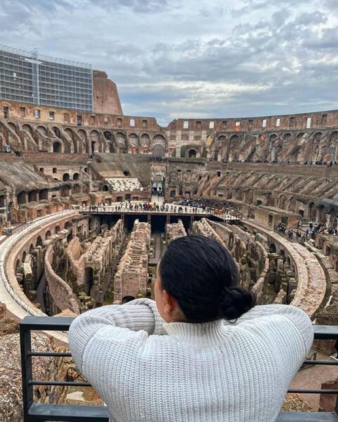 Mirando el Coliseo Romano