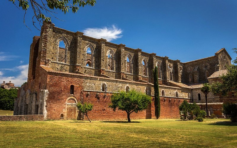 Descubre la Abbazia di San Galgano: un tesoro histórico en la Toscana