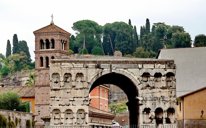 Arco di Giano: Un tesoro romano en medio de la ciudad eterna