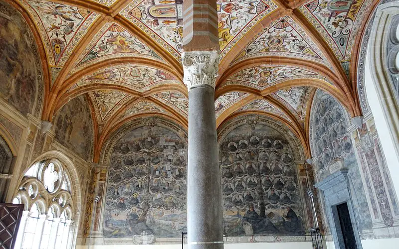 Descubre la majestuosa Basilica di San Lorenzo Maggiore en Nápoles