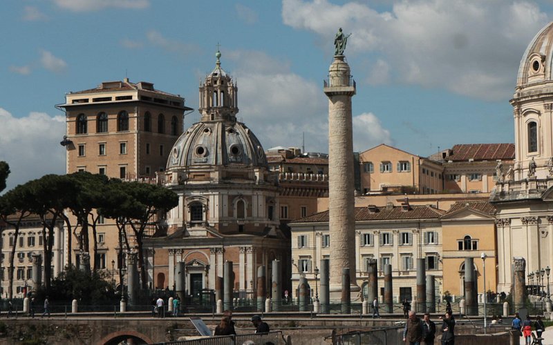 Descubre la majestuosidad de la Basilica Ulpia en el Foro de Trajano
