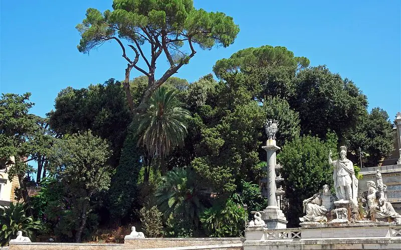 Fontana della Dea Roma: Una joya arquitectónica en la Piazza del Popolo