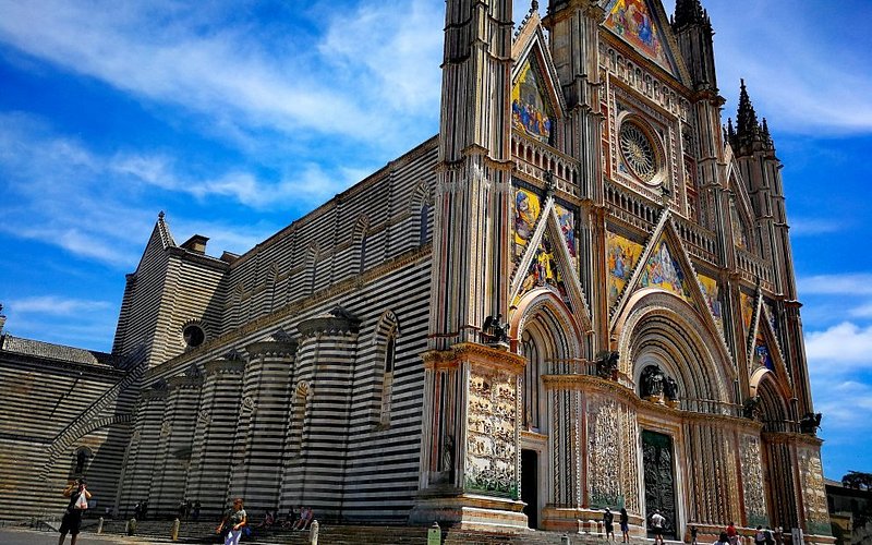 El majestuoso Duomo di Orvieto: una joya medieval en el corazón de Italia