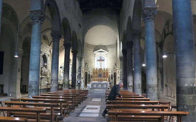 Descubre la Chiesa dei Santi Apostoli en Florencia