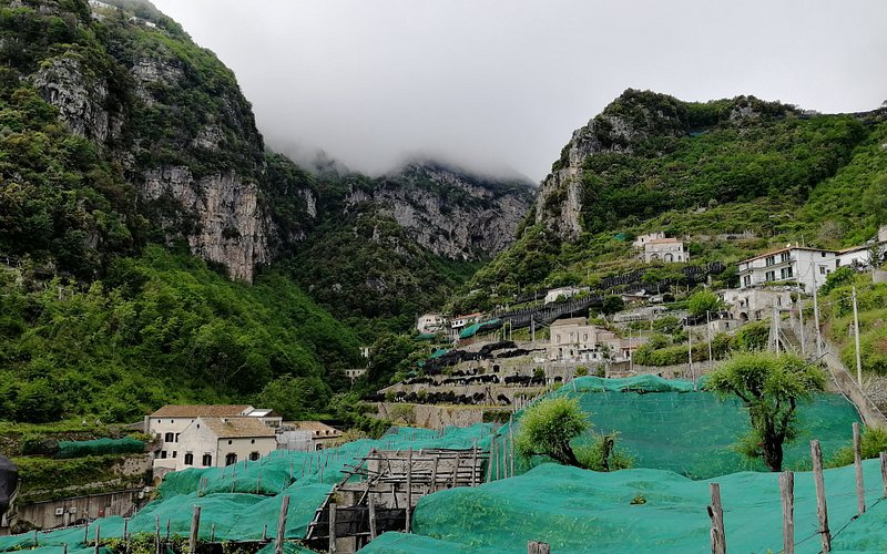 Descubre el encanto del Valle dei Mulini en Amalfi