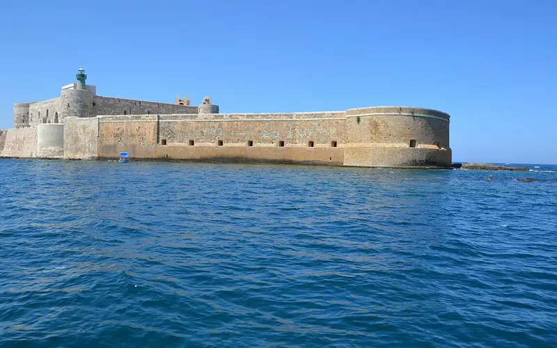 Descubre el encanto histórico de Maniace Castle en Ortigia