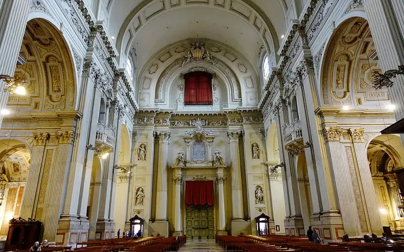 Descubre la majestuosidad de la Cattedrale di San Pietro en Bolonia