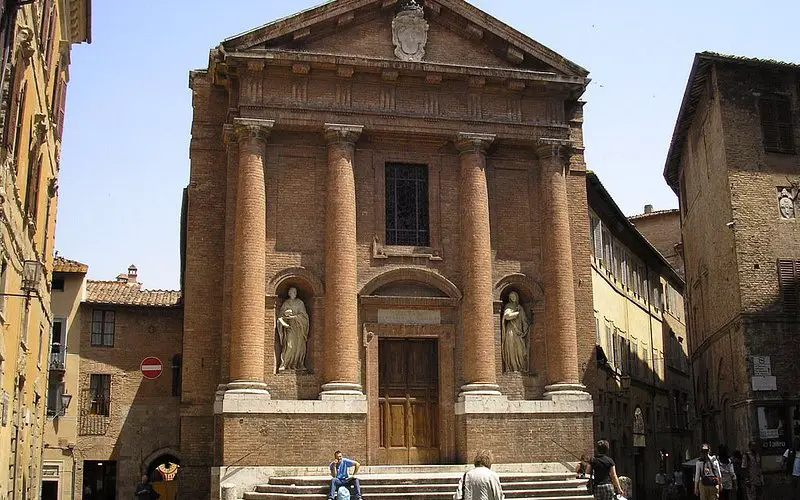 Descubre la encantadora iglesia de San Cristoforo en tu visita a Siena