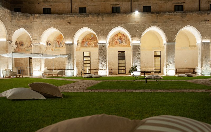 Explorando la belleza del Chiostro dei Domenicani en Lecce