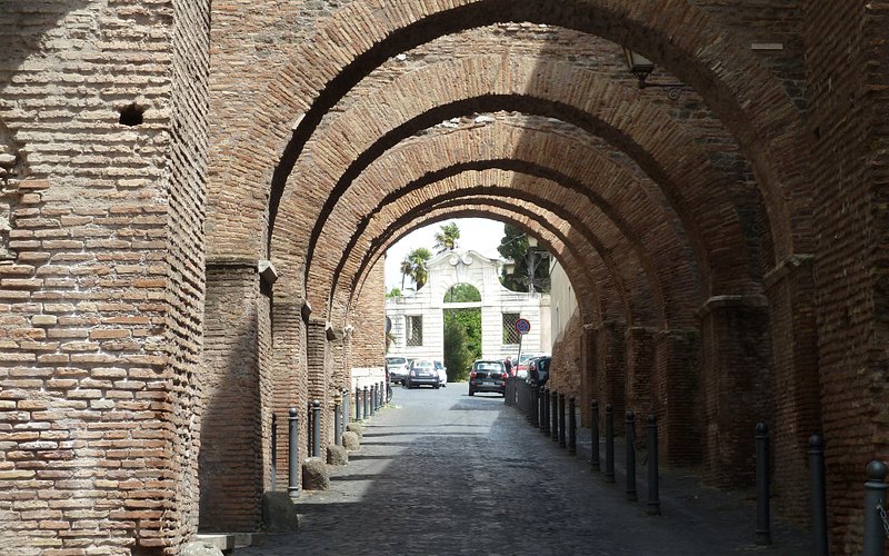 Descubriendo la magia del Clivo di Scauro: Un paseo histórico en Roma