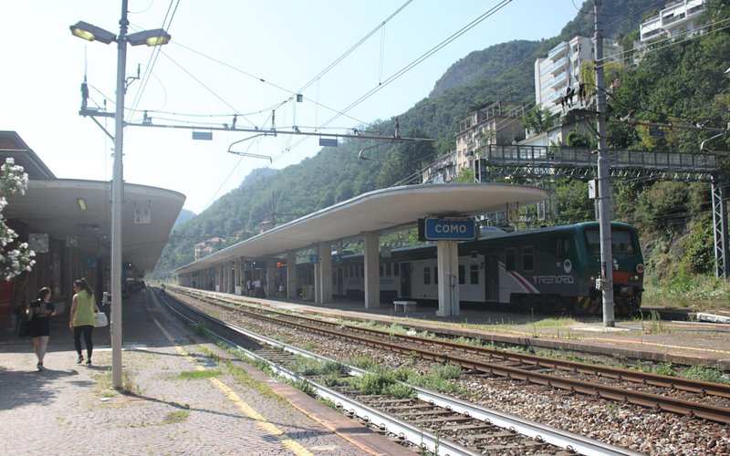 San Giovanni Railway Station: Un punto de conexión conveniente en Como