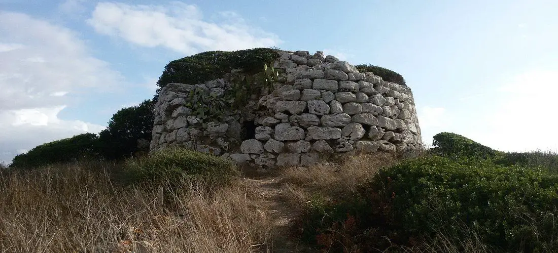 Descubre la majestuosidad del Nuraghe di Unia en la costa sarda