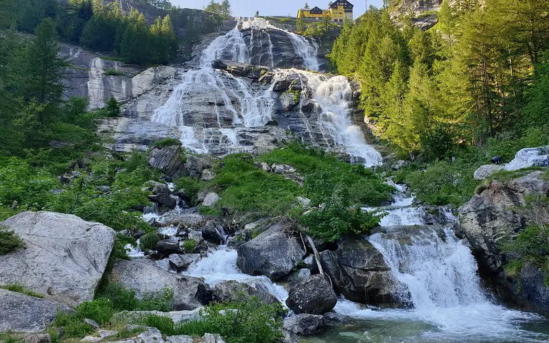 Descubre la majestuosidad de la Cascata del Toce