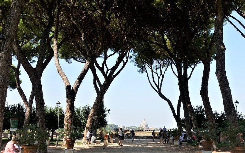 Parco Savello: Un Oasis con Vistas en Roma