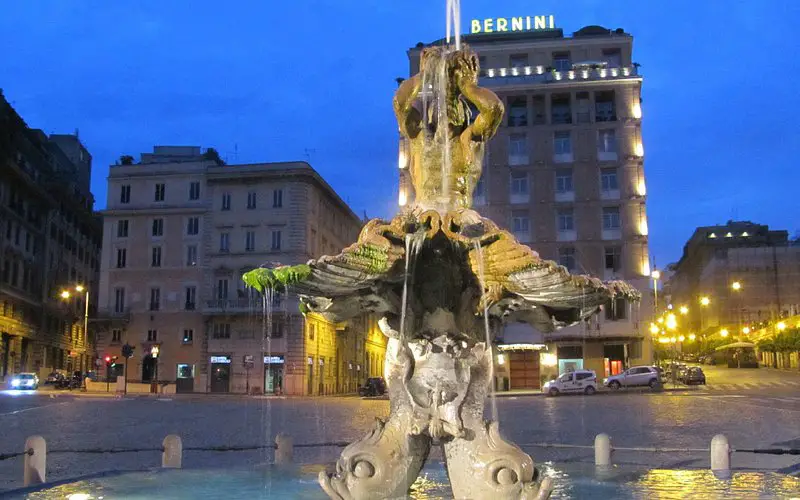 Descubriendo la Fontana del Tritone en Roma