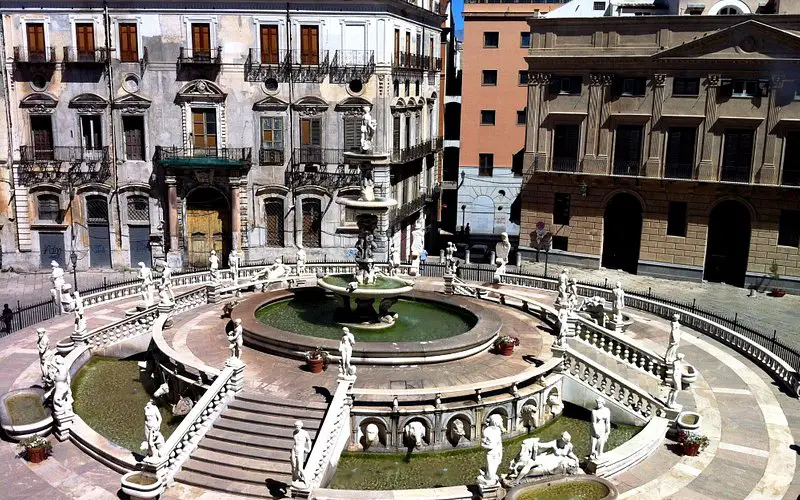 Fontana della Vergogna: Belleza y controversia en el corazón de Palermo