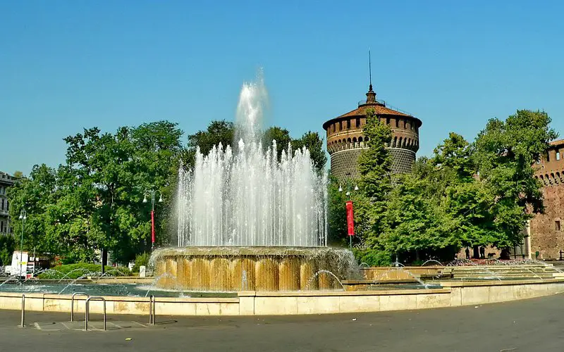 Fontana di Piazza Castello: Una joya frente al Castillo Sforzesco