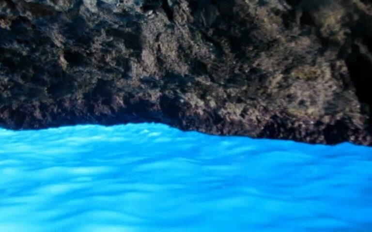 Maravillas ocultas en Grotta Azzurra – Descubre la belleza subacuática de esta atracción turística