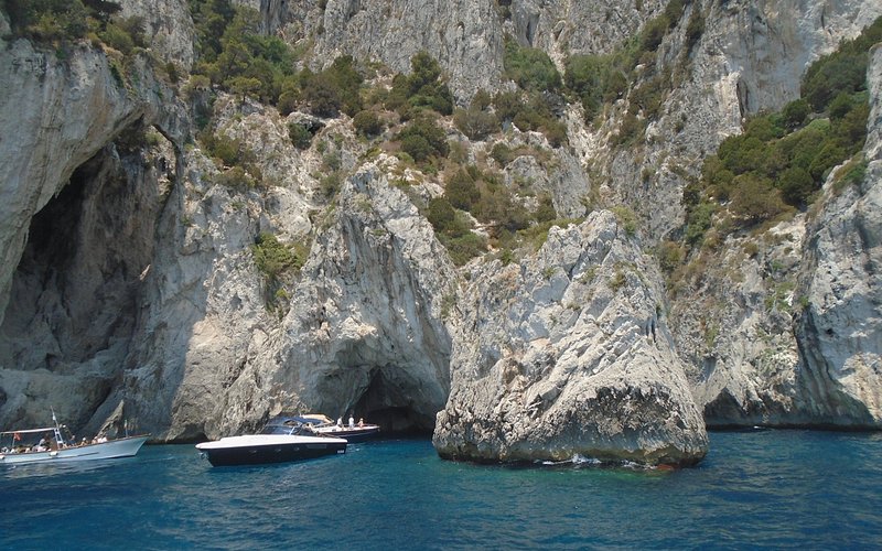 Explorando la belleza natural de White Grotta en Capri