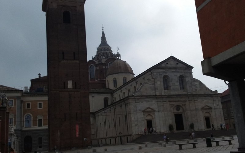 Descubre la majestuosidad de la Torre Campanaria Duomo di Torino