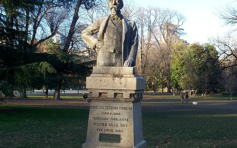 El Monumento a Ernesto Teodoro Moneta: Un homenaje a la historia y la paz