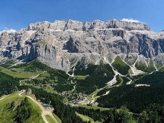 Descubre la belleza del Gardena Pass en los Dolomitas