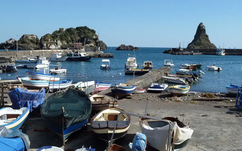 Aci Trezza: Un encantador pueblo marinero italiano