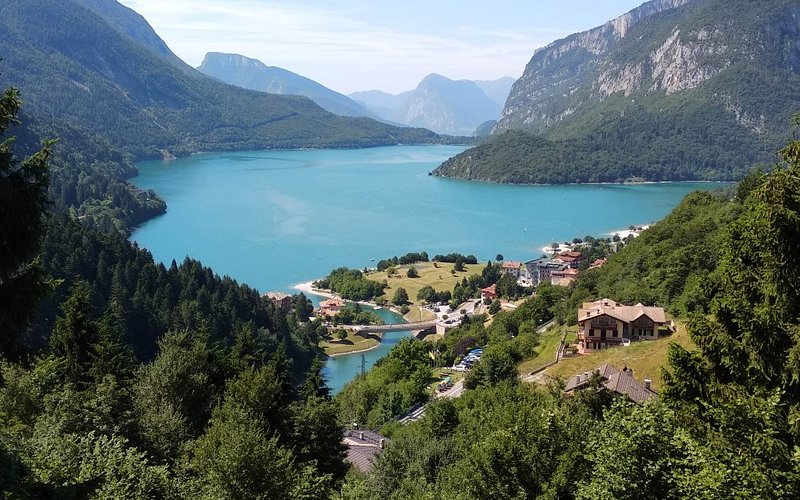 Descubre la belleza del Lago di Molveno: Un verdadero paraíso en Italia