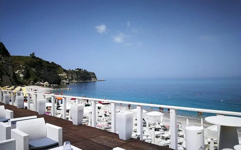 Blanca Beach Club Tropea: Un paraíso en la costa italiana