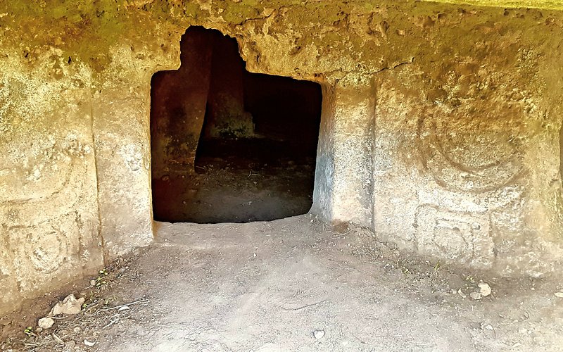 La Necrópolis de Anghelu Ruju: Un Tesoro Prehistórico Imprescindible en Alghero