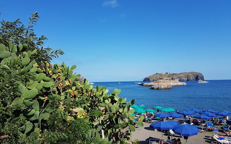 Descubre la encantadora Isola Ventotene: una joya escondida en el Mediterráneo