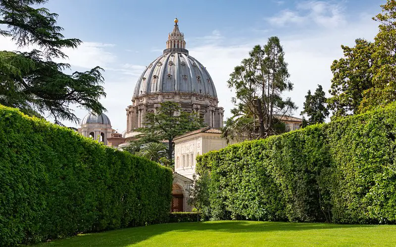 Explorando los Encantadores Jardines del Vaticano