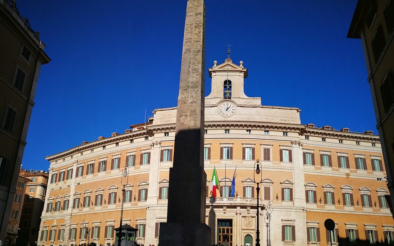 Descubriendo el Obelisco di Montecitorio en Roma